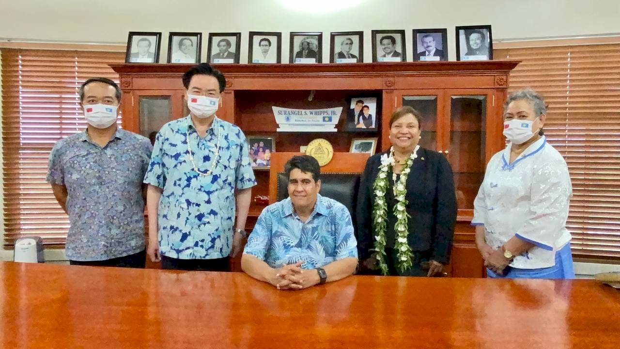 Joseph Wu asiste a ceremonia de asunción presidencial en Palaos