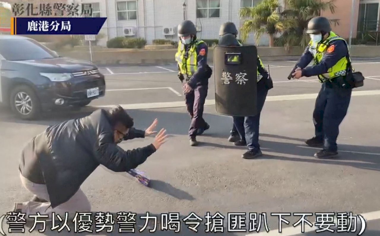La policía taiwanesa hace vídeos promocionales de acción real