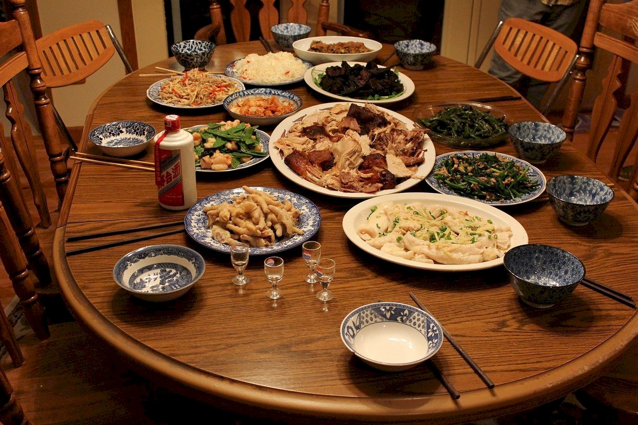 La Cena de Año Nuevo Lunar y una expresión de saludo