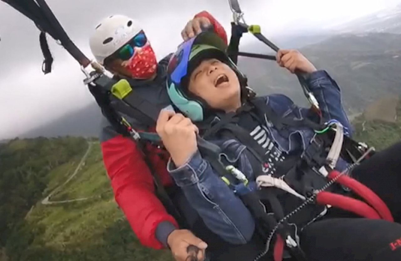 ¿Puede el parapente curar el miedo a las alturas?
