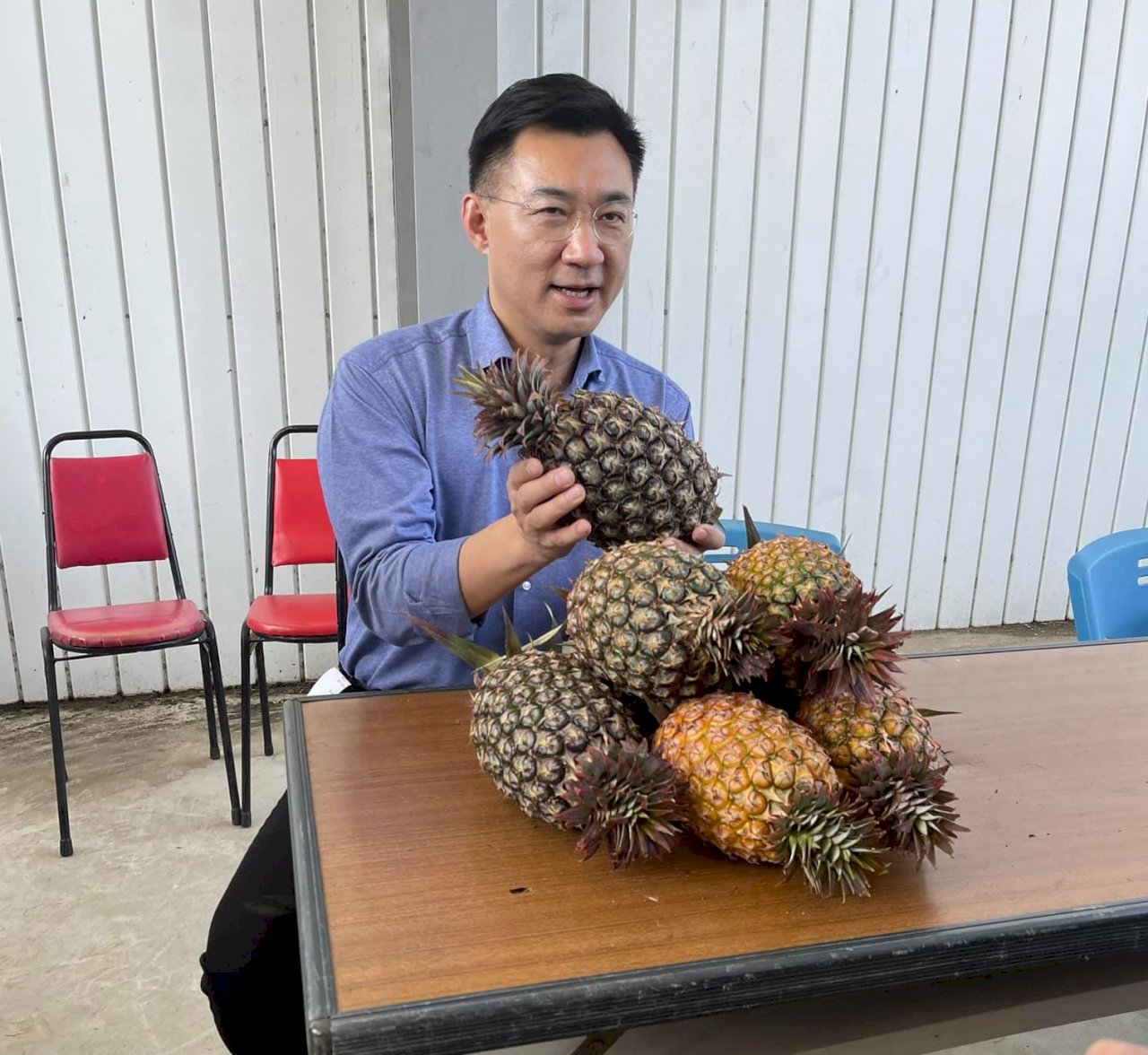 El Kuomintang pide diálogo en el Estrecho ante la nueva crisis de la piña