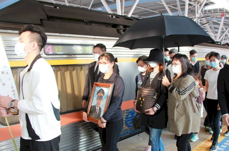 Se solicita incluir al conductor y copiloto fallecidos del tren de Taroko en el Monumento a los Mártires