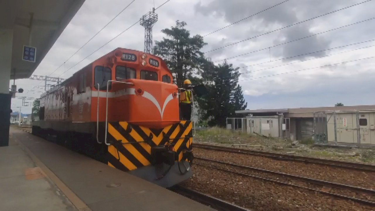 【RTI】 Todos los trenes de Taiwán hacen sonar sus bocinas en recuerdo de las víctimas de Hualien