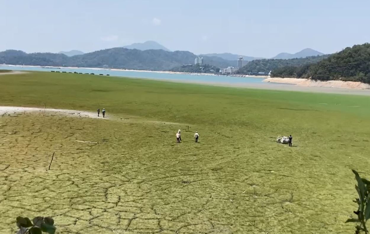 Espectáculo de sequía en el Lago del Sol y la Luna