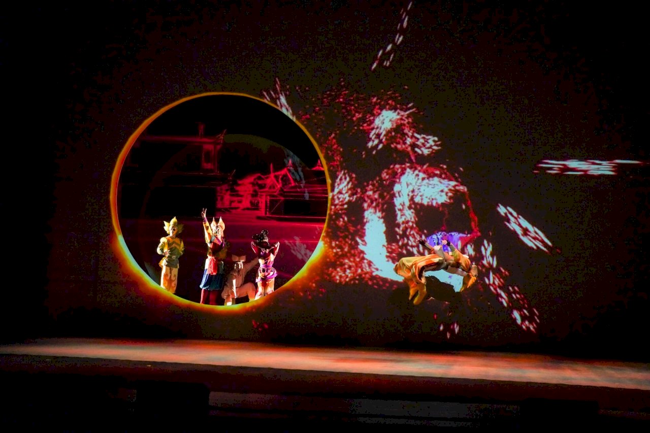 Elenco GuoGuang presenta obra 