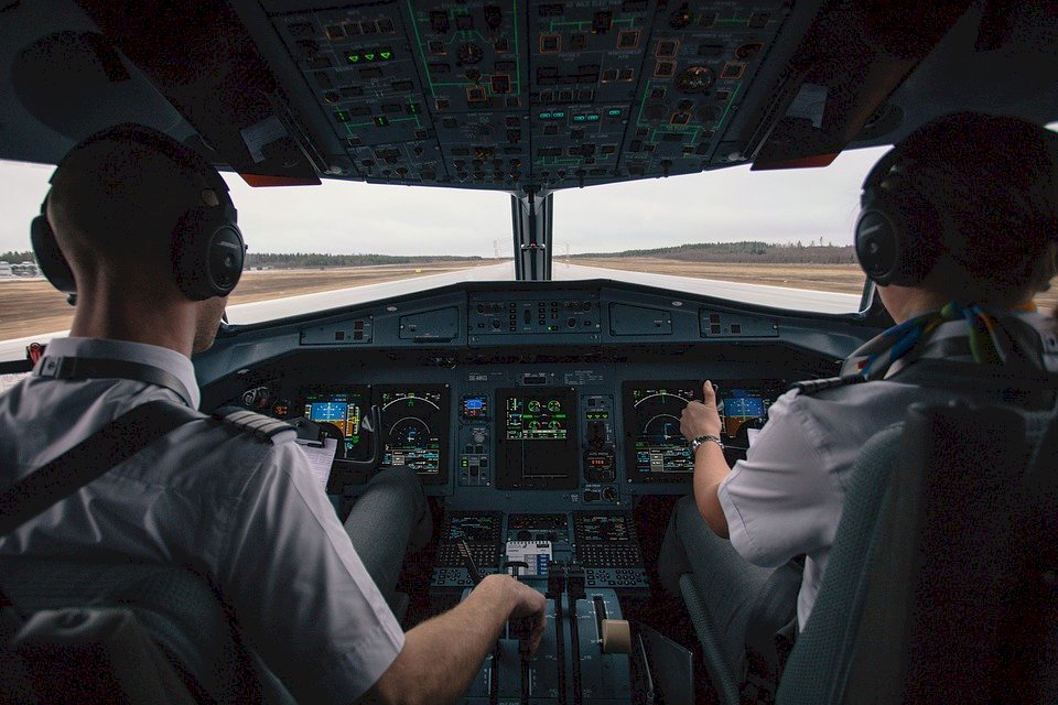 El Gobierno quiere acelerar la vacunación de los pilotos de aerolíneas