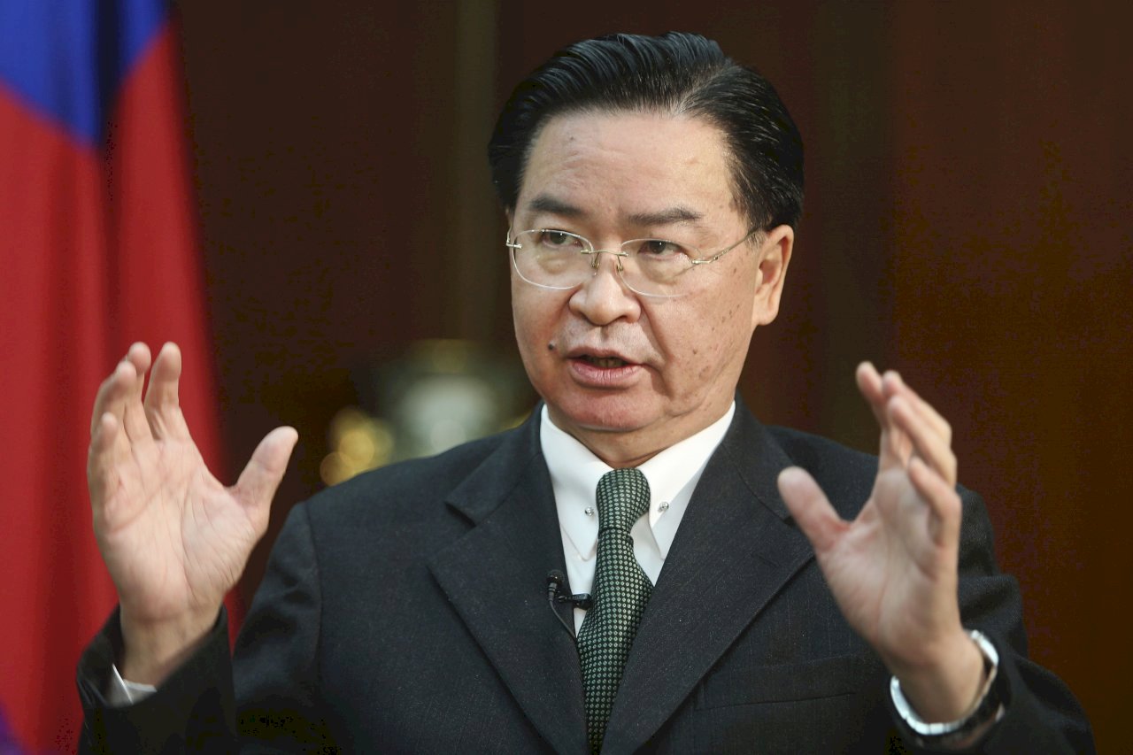 Ministro Joseph Wu explica relaciones en el Estrecho a medio inglés