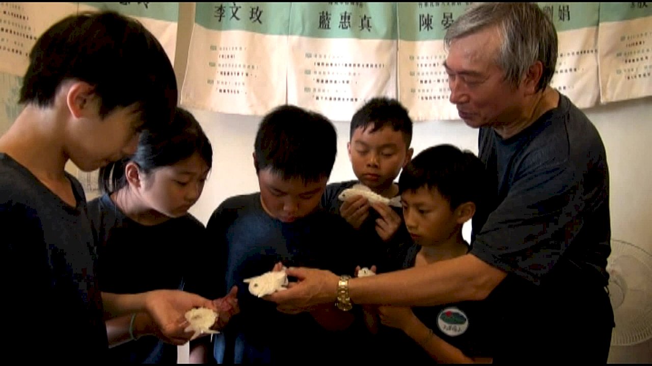 Enseñanza de arte con conchas en escuela de Yilan