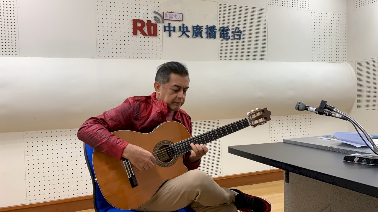 Roberto Zayas en RTI