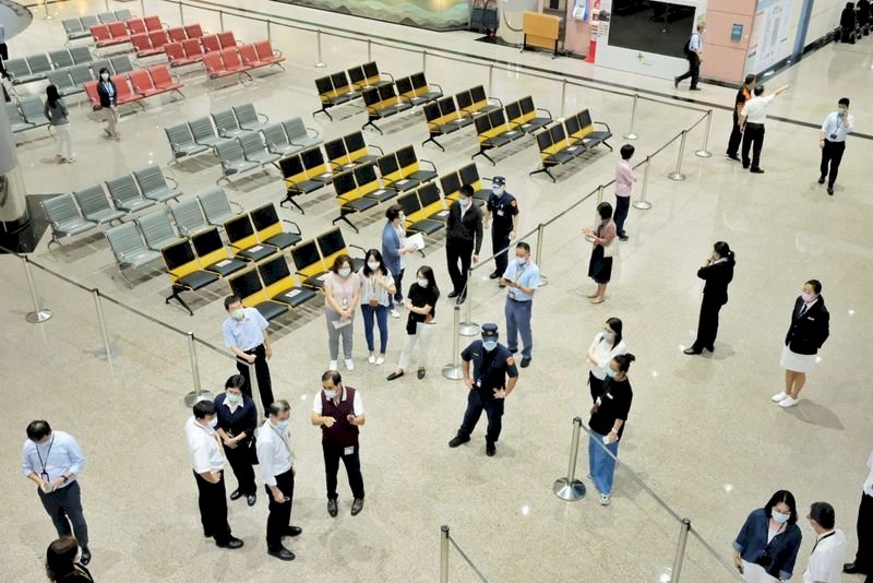 Se masifica prueba de diagnóstico PCR en aeropuerto tras ingreso a Taiwán