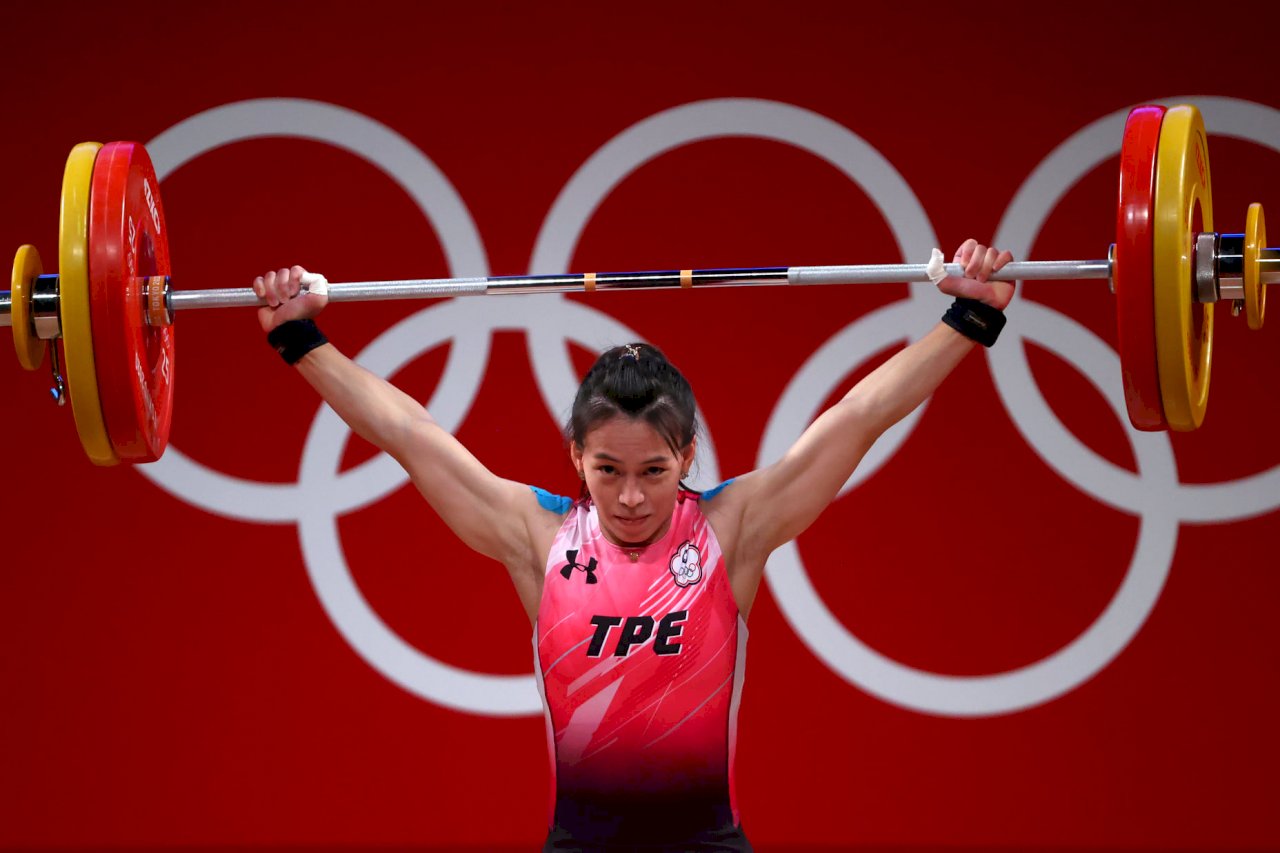 La levantadora de peso Kuo Hsing-chun consigue el primer oro para Taiwán en Tokio 2020