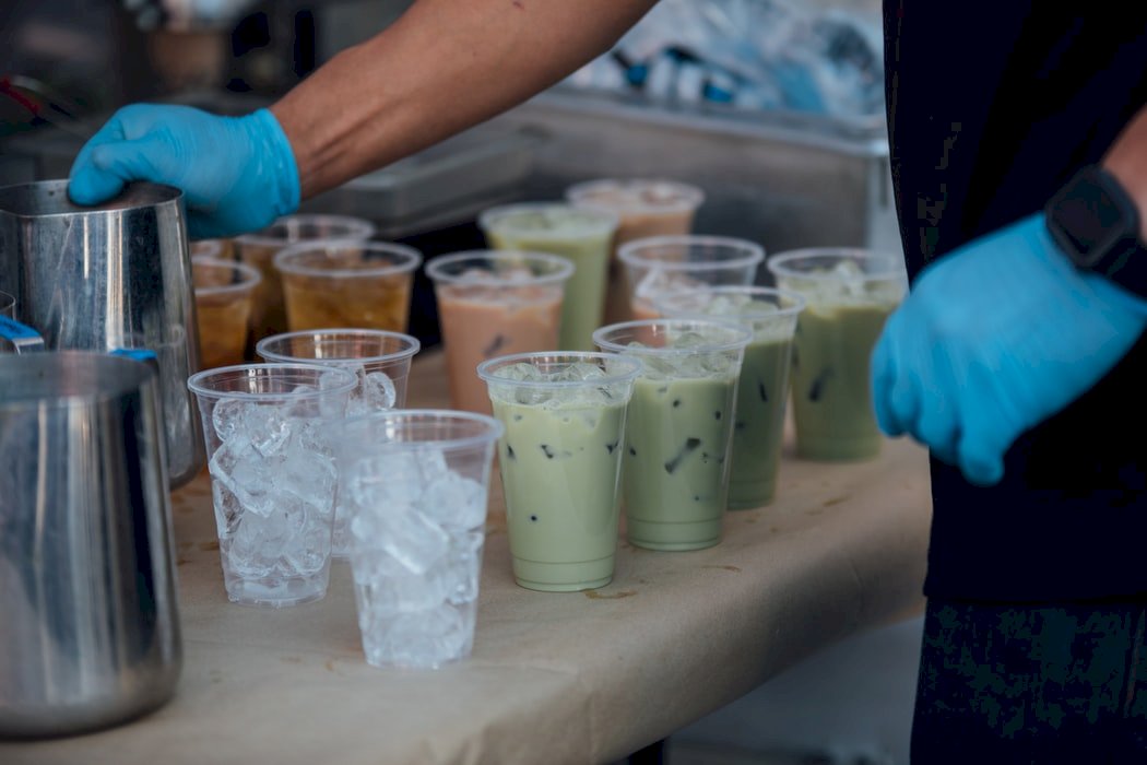 Las grandes marcas de refrescos preparados promueven las frutas nacionales