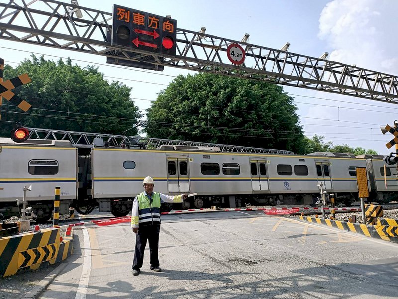 Exitosa mejora de la seguridad de los pasos a nivel ferroviario