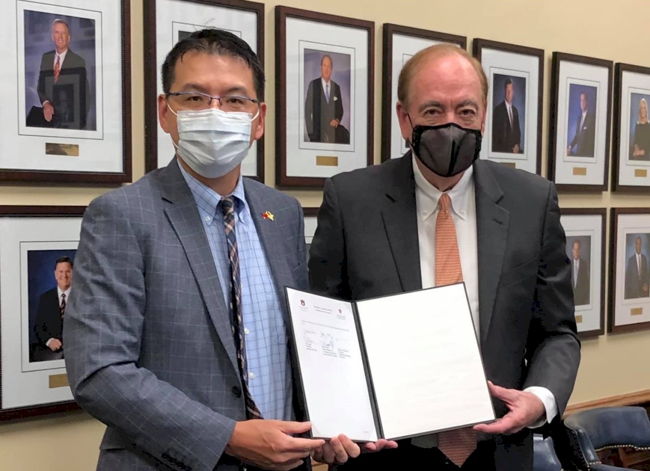 Cooperación entre la Universidad de Auburn y la Universidad Cheng Kung en enseñanza de chino mandarín