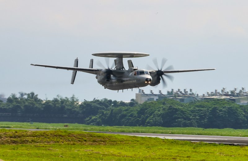 Los aterrizajes de aviones de combate en autopistas se mantendrán como estaba previsto en los ejercicios militares Han Kuang