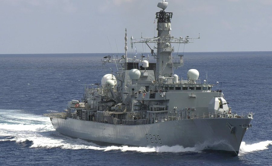 Una fragata británica cruza por el Estrecho de Taiwán