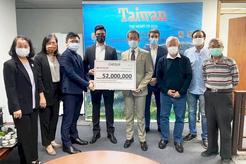 Taiwán firma un acuerdo con el Banco Santander de Brasil para ayudar a la promoción de productos taiwaneses