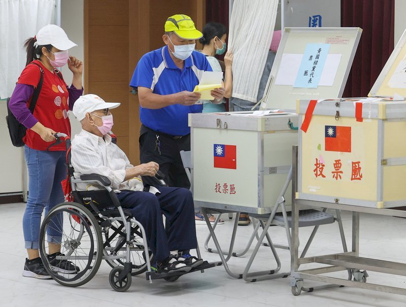 El Kuomintang protesta la decisión del Gobierno de dejar fuera del voto por correo a los taiwaneses expatriados
