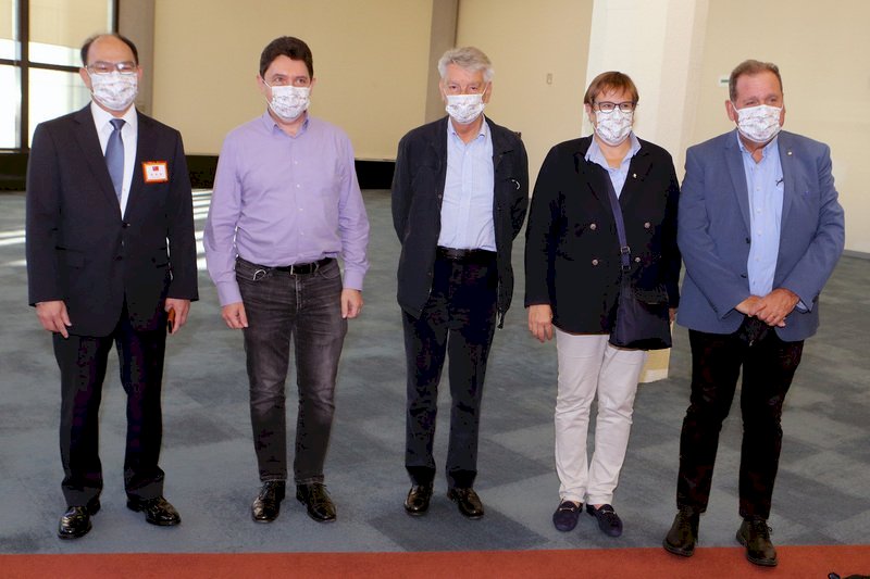 Llega a Taiwán la delegación del senado francés