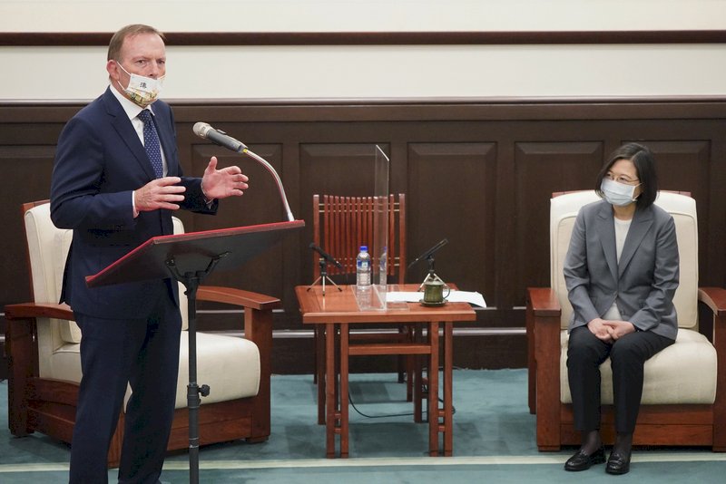 Tsai Ing-wen se reúne con el exprimer ministro australiano Tony Abbott