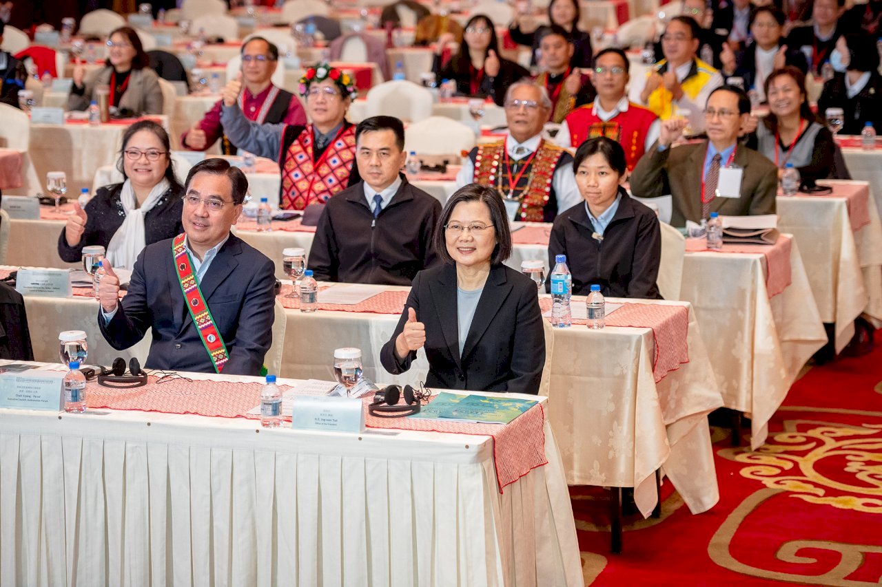 Tsai Ing-wen aboga por el desarrollo sostenible del Indo-Pacífico en un foro con etnias del Pacífico Sur