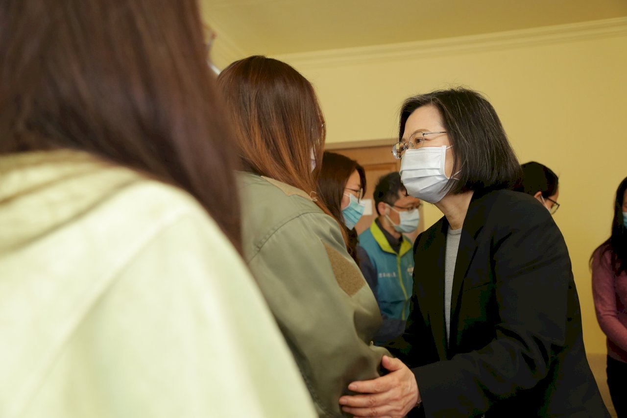 La presidenta Tsai se reúne con la familia del piloto desaparecido