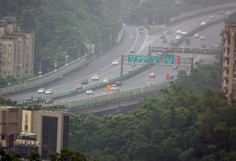Gran afluencia de vehículos en las carreteras taiwanesas en el primer día del nuevo año del Tigre
