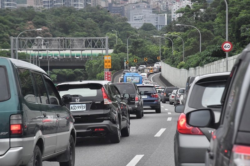 Congestionamiento y control de carretera nacional en el tercer día del Año Nuevo Lunar