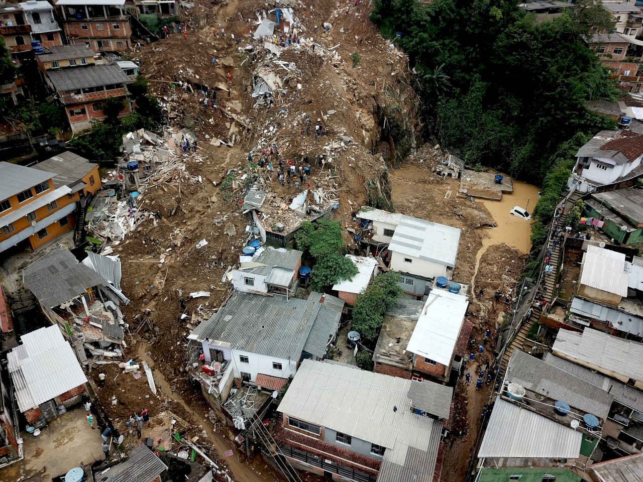 Comunidad taiwanesa de Brasil ayuda en la reconstrucción de Petropolis