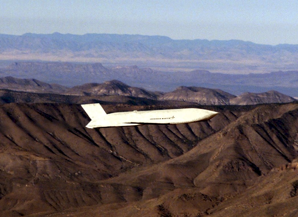 Defensa no confirma que EE. UU venda misiles AGM-158 a Taiwán