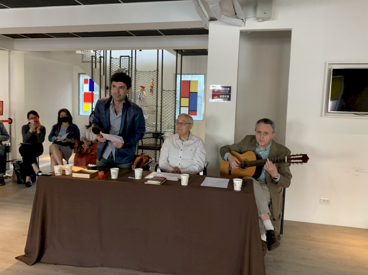 Tarde de poesía en Taipéi