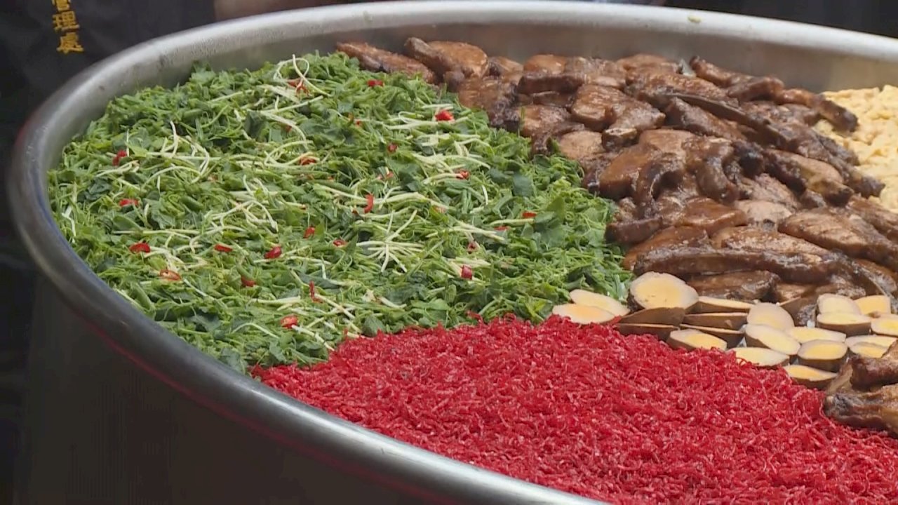 Un pueblo de Chiayi presenta un bento de 430 kilos