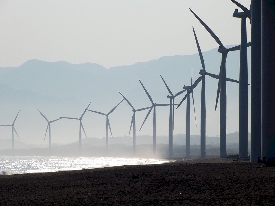 El Gobierno descarta que suba el precio de la luz por el plan de descarbonificación 2050