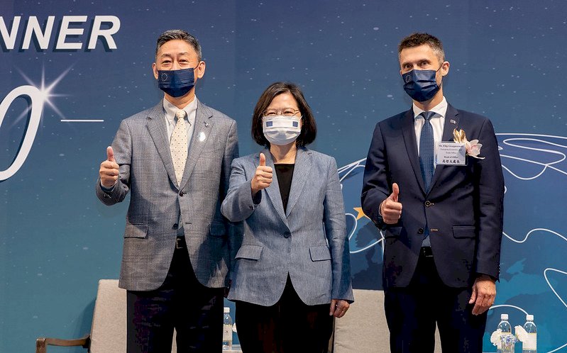 Tsai Ing-wen insiste en avanzar en la firma de un tratado de inversiones con la Unión Europea