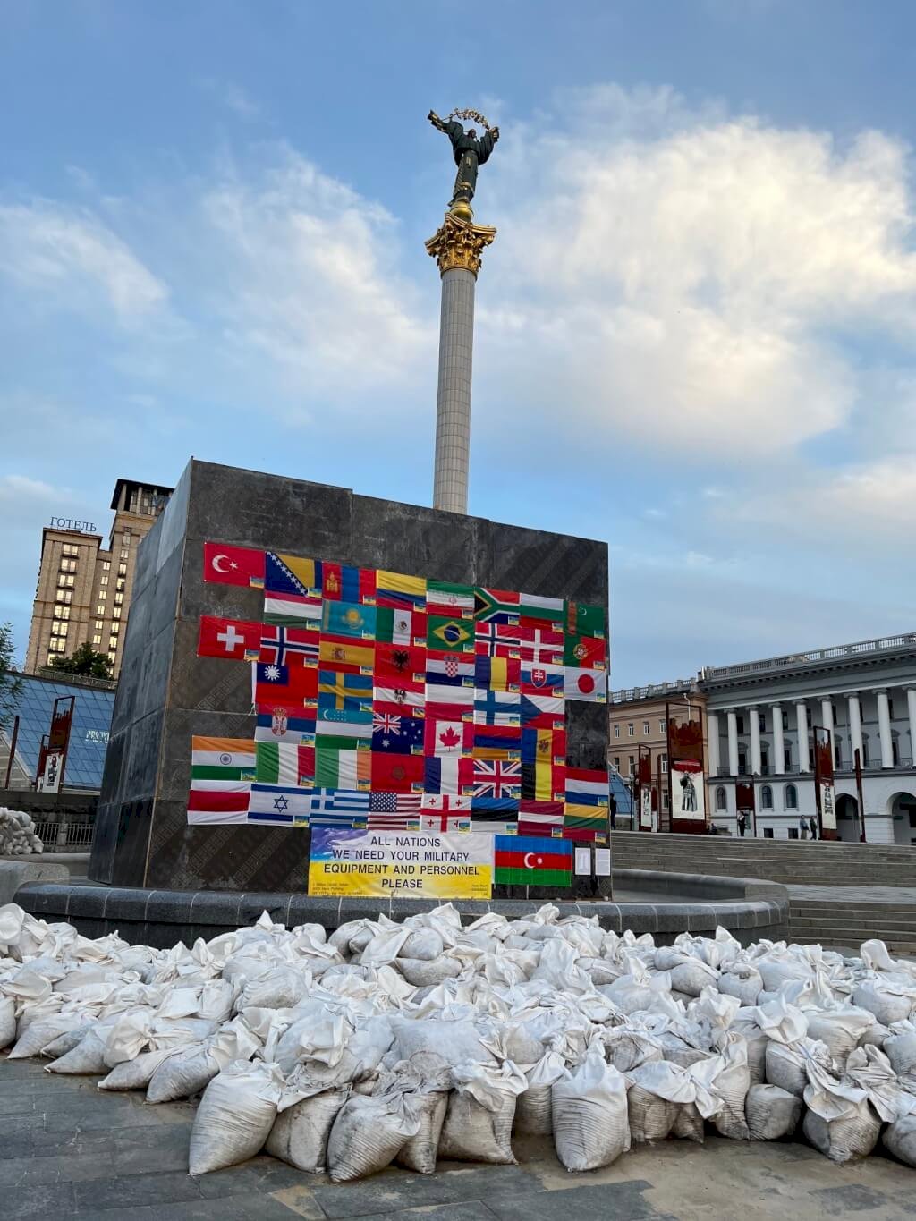 La bandera de la República de China (Taiwán) ondea en Kiev