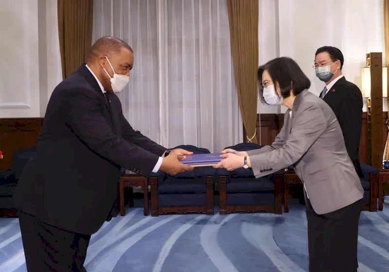 Nuevo embajador de Eswatini presenta sus cartas credenciales