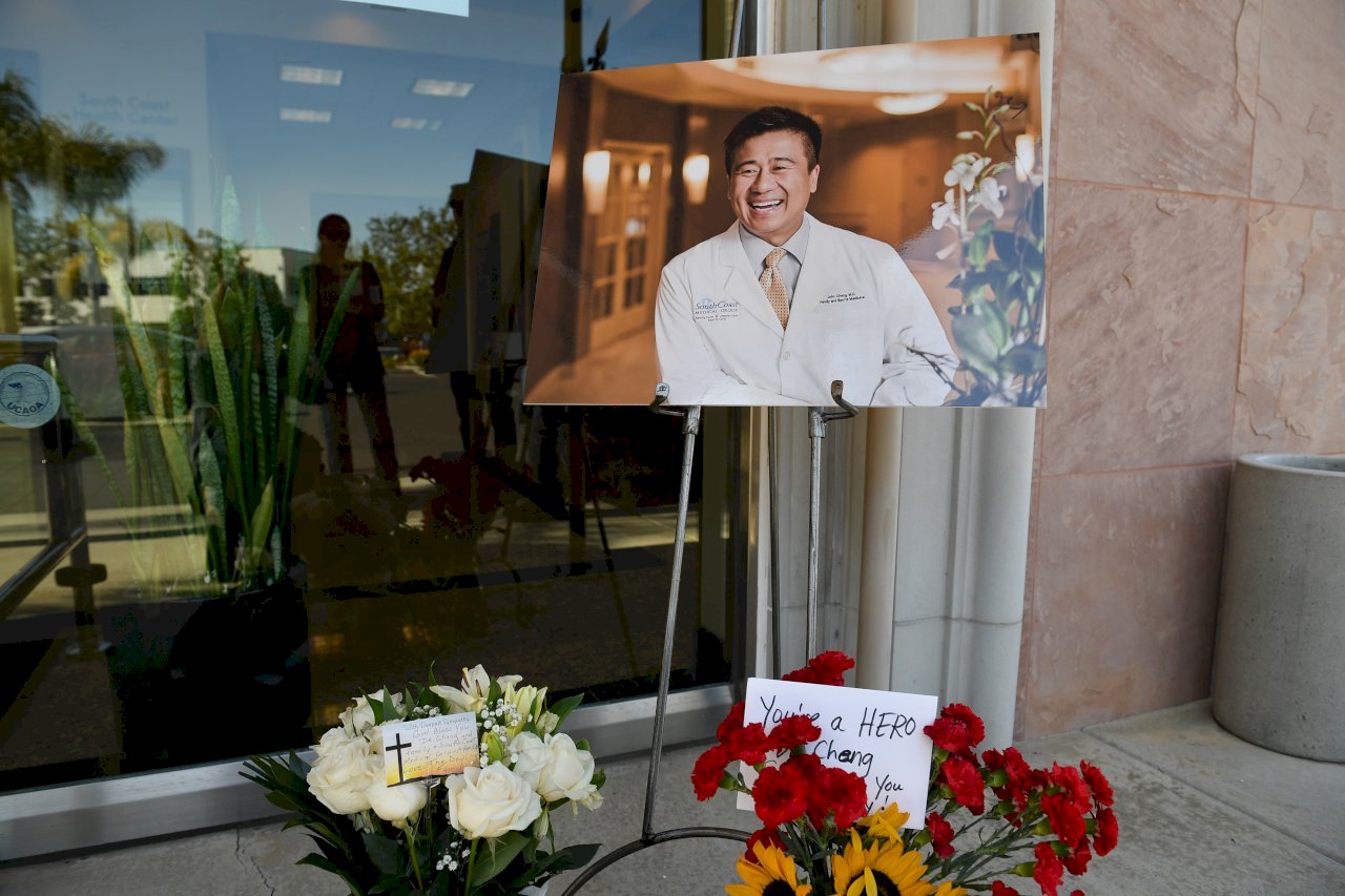 Congresistas conceden una medalla póstuma al médico taiwanés-americano víctima del tiroteo de Orange County