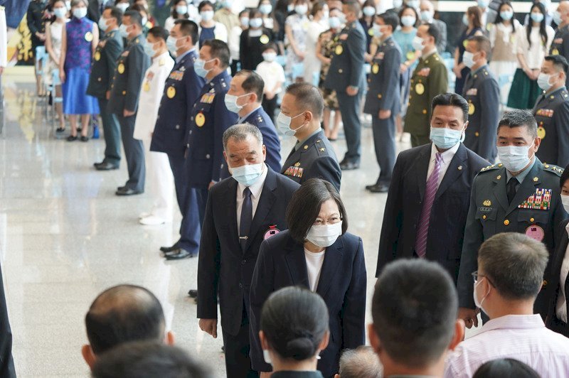 Tsai Ing-wen preside la ceremonia de ascenso de oficiales del ejército de 2022