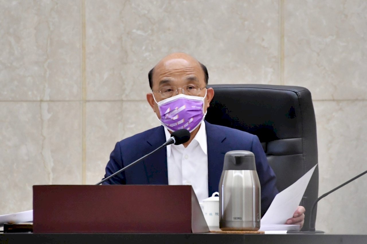 El premier Su Tseng-chang da la orden de arrancar con la aplicación de la vacuna a los estudiantes