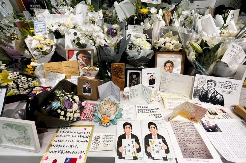 Unos 15 000 taiwaneses presentan sus respetos al difunto Shinzo Abe