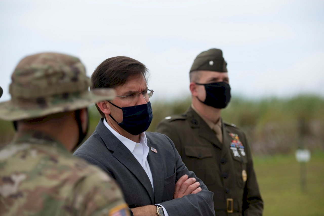 El exsecretario de Defensa Mark Esper de visita en Taiwán