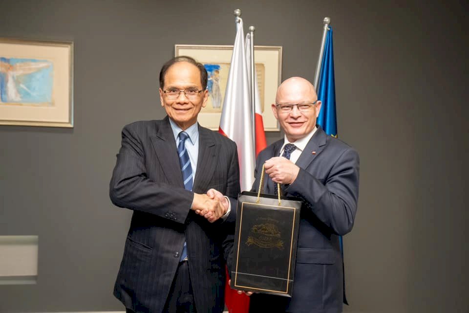 Delegación taiwanesa hace escala en Polonia y se reúne con parlamentarios polacos