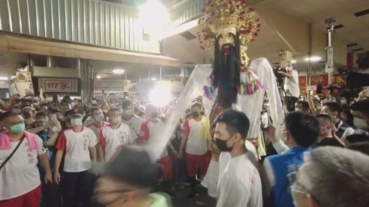 Distintos templos celebran ceremonias para recibir al “mes de los fantasmas”