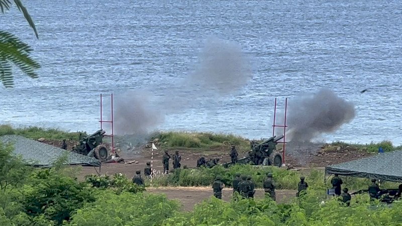 El Ejército Nacional realiza ejercicios de artillería rutinarios en mitad de los ejercicios navales de China continental