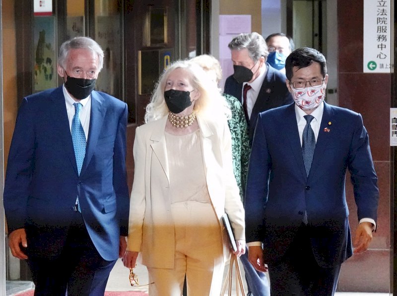 Miembros del Congreso de los Estados Unidos visitan Taiwán