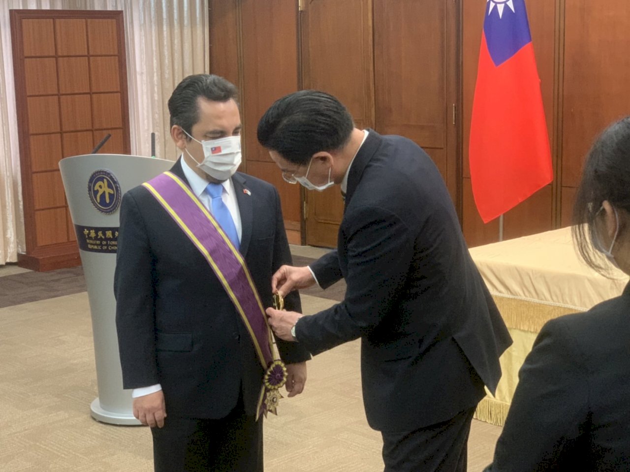 Alberto Gómez Tirado condecorado con la Orden de la Estrella Brillante con Gran Cordón