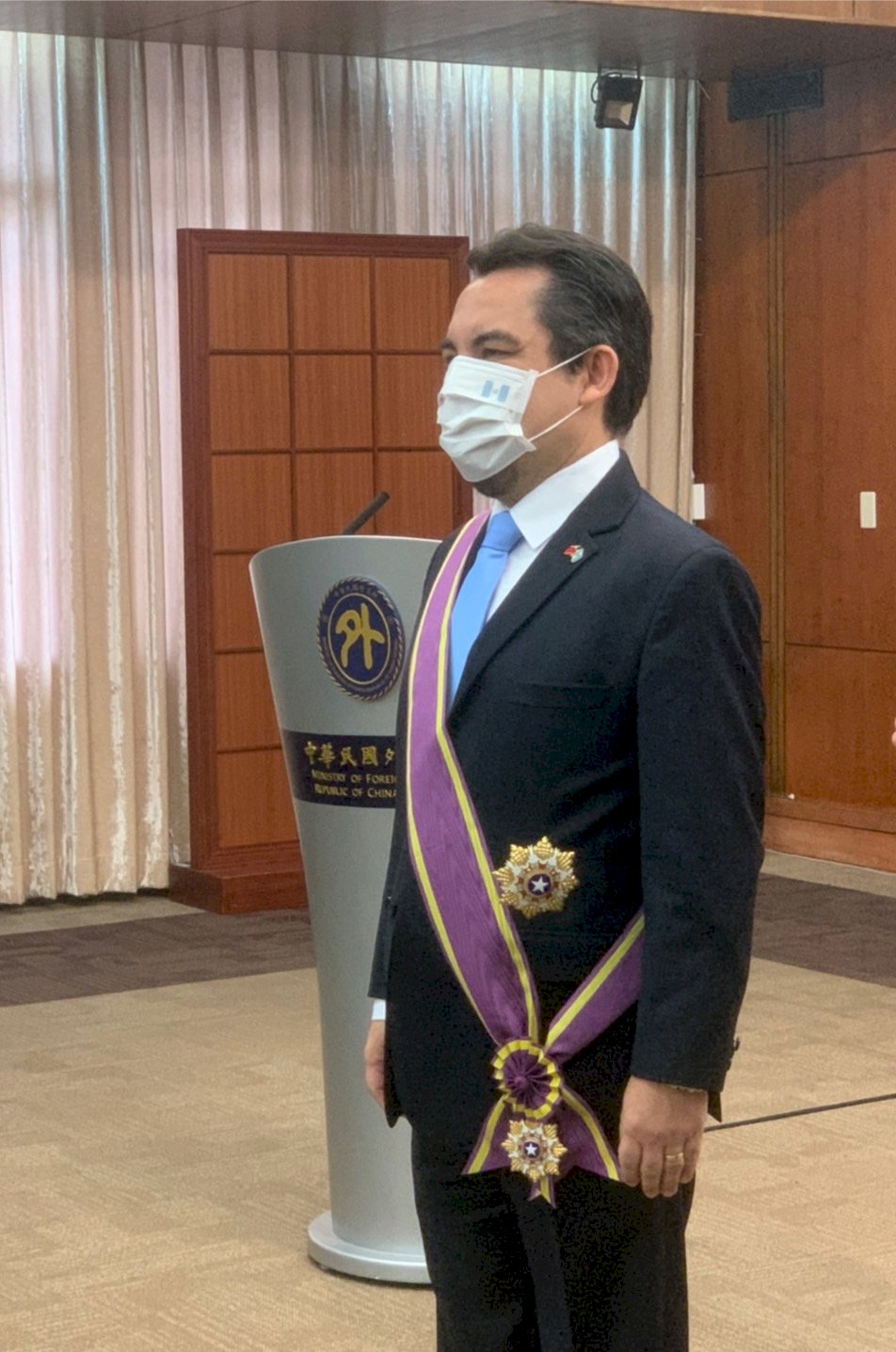 Alberto Gómez Tirado es condecorado con la Orden de la Estrella Brillante con Gran Cordón