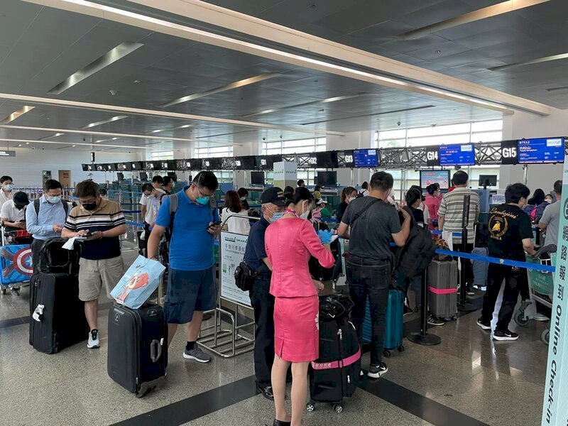 La restricción de vuelos entre Shanghai y Taoyuan hace que la gente opte por viajar desde Xiamen