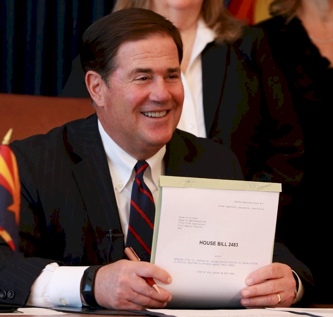 El gobernador de Arizona llega a Taiwán para profundizar en la cooperación tecnológica