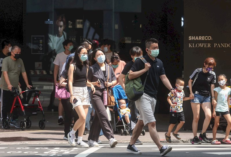 A más rápido en noviembre se flexibilizarán las normativas sobre el uso de mascarillas